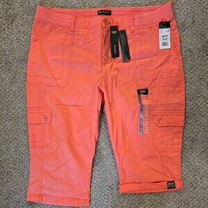 NWT ✨  Lee Flex-To-Go Cargo Skimmer Capris - Size 20